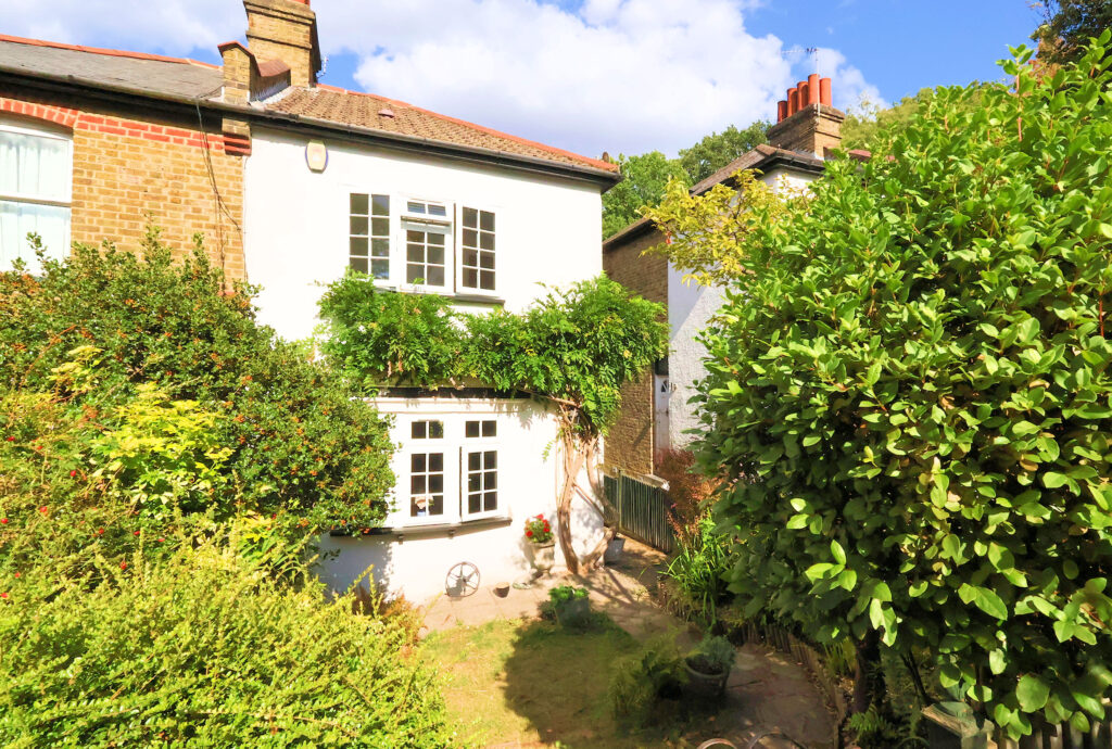 Badgers Hole, Shirley