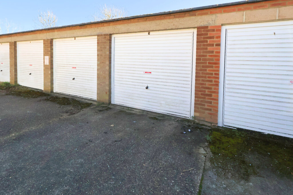 Hobart Court, South Croydon, CR2