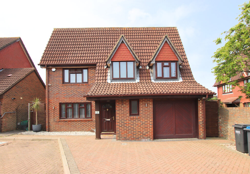 Lupin Close, Shirley Oaks Village