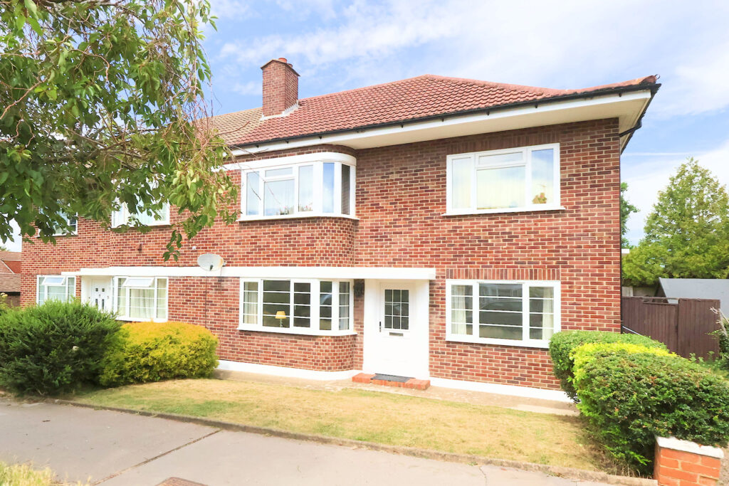 Lyconby Gardens, Shirley