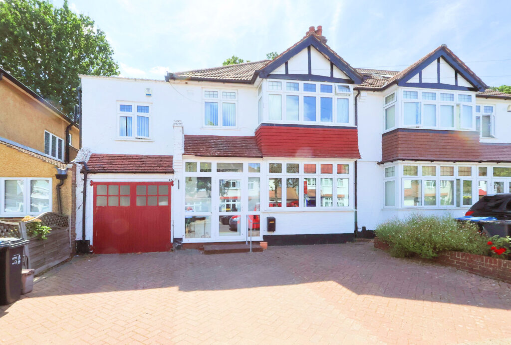 Ash Road, Shirley