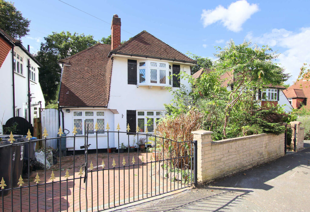 Hartland Way, Shirley