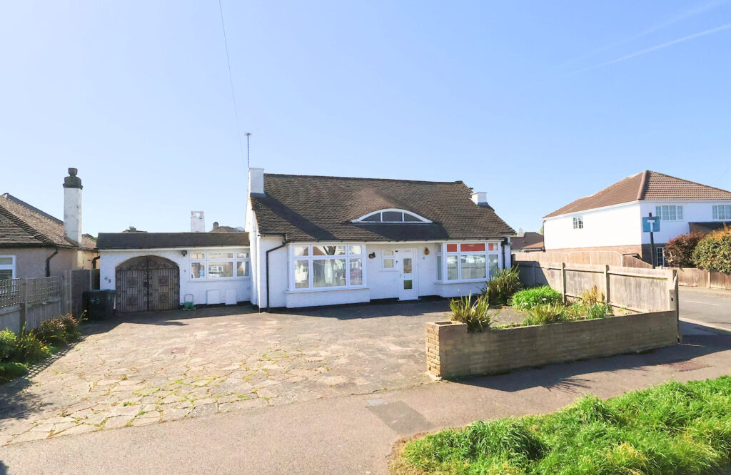 Woodmere Avenue, Shirley