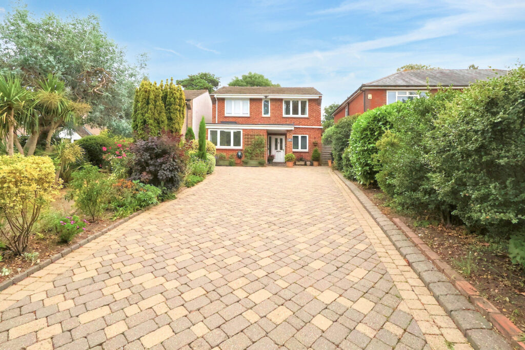 Hartland Way, Shirley