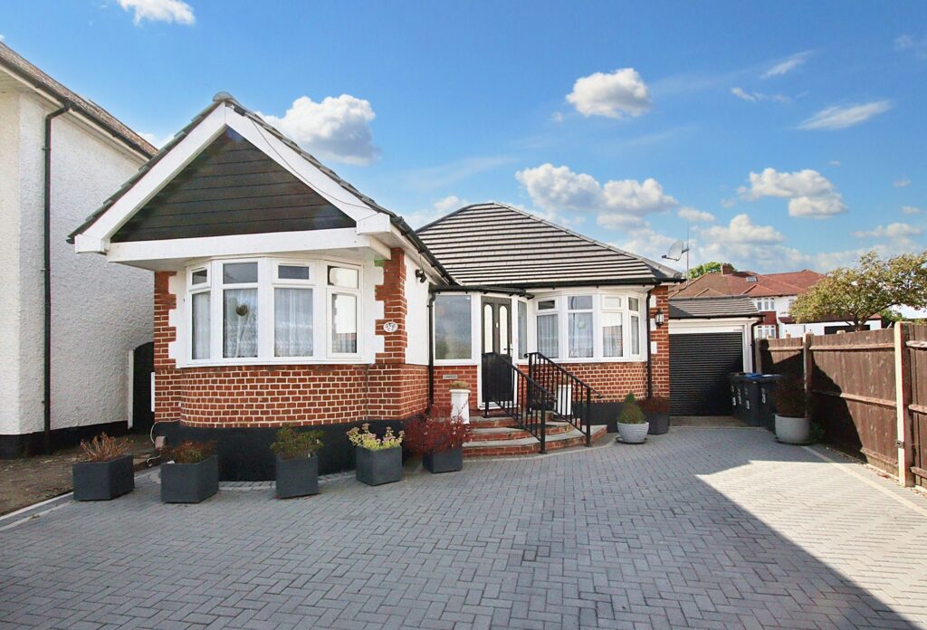 Addisons Close, Shirley