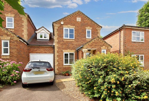 Arrange a viewing for Hollycroft Close, South Croydon, CR2