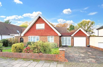 image of 6 Hardcourts Close, West Wickham