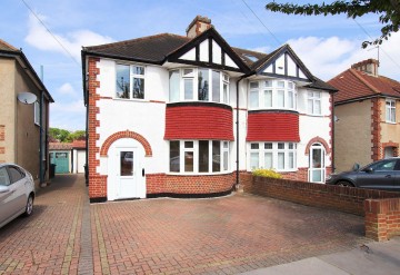 image of 1 Brookside Way, Croydon